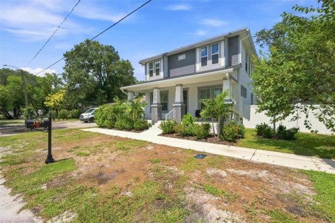 House in Tampa, Florida 5 bedrooms, 222.97 sq.m. № 2348307 - photo 5