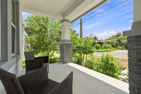 House in Tampa, Florida 5 bedrooms, 222.97 sq.m. № 2348307 - photo 7