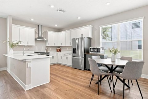 House in Tampa, Florida 5 bedrooms, 222.97 sq.m. № 2348307 - photo 20