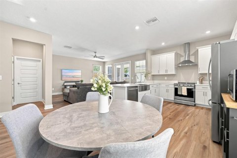 House in Tampa, Florida 5 bedrooms, 222.97 sq.m. № 2348307 - photo 21