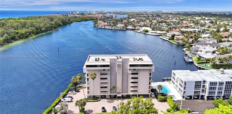 Condominio en Boca Raton, Florida, 4 dormitorios  № 1935345