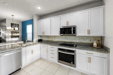 Villa ou maison à vendre à Kissimmee, Floride: 4 chambres, 197.7 m2 № 2322618 - photo 11