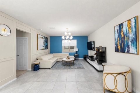 Villa ou maison à vendre à Kissimmee, Floride: 4 chambres, 197.7 m2 № 2322618 - photo 8