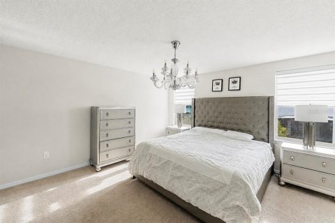 Villa ou maison à vendre à Kissimmee, Floride: 4 chambres, 197.7 m2 № 2322618 - photo 19
