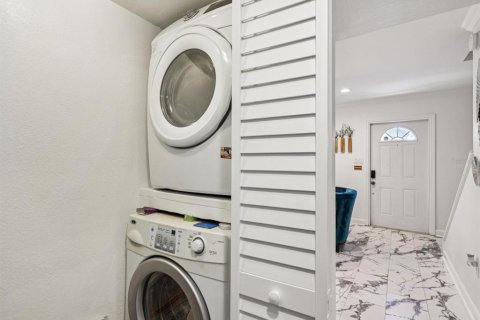 Townhouse in Saint Petersburg, Florida 2 bedrooms, 95.69 sq.m. № 2156860 - photo 14