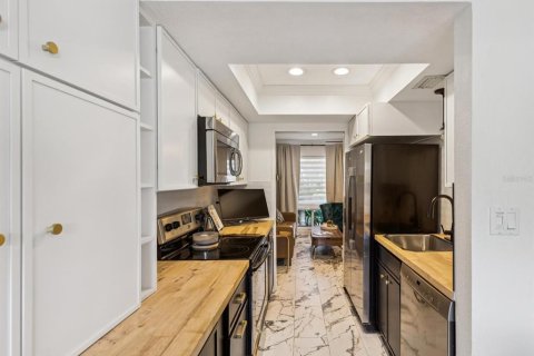 Townhouse in Saint Petersburg, Florida 2 bedrooms, 95.69 sq.m. № 2156860 - photo 9