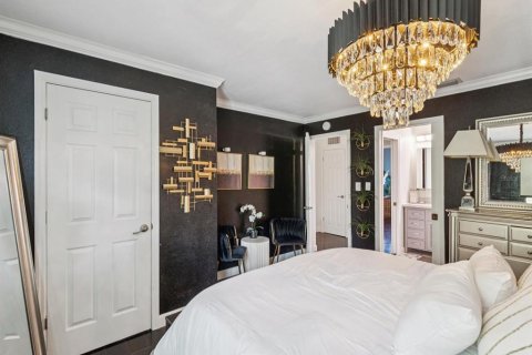 Townhouse in Saint Petersburg, Florida 2 bedrooms, 95.69 sq.m. № 2156860 - photo 19