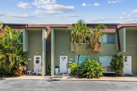Townhouse in Saint Petersburg, Florida 2 bedrooms, 95.69 sq.m. № 2156860