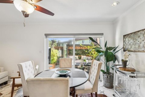 Townhouse in Saint Petersburg, Florida 2 bedrooms, 95.69 sq.m. № 2156860 - photo 10