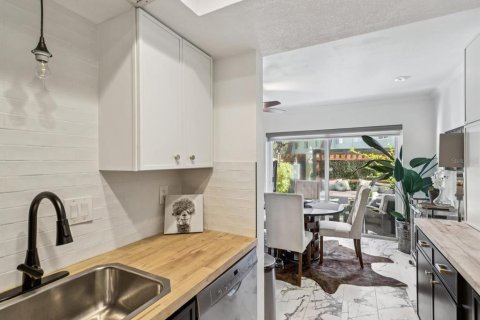 Townhouse in Saint Petersburg, Florida 2 bedrooms, 95.69 sq.m. № 2156860 - photo 6