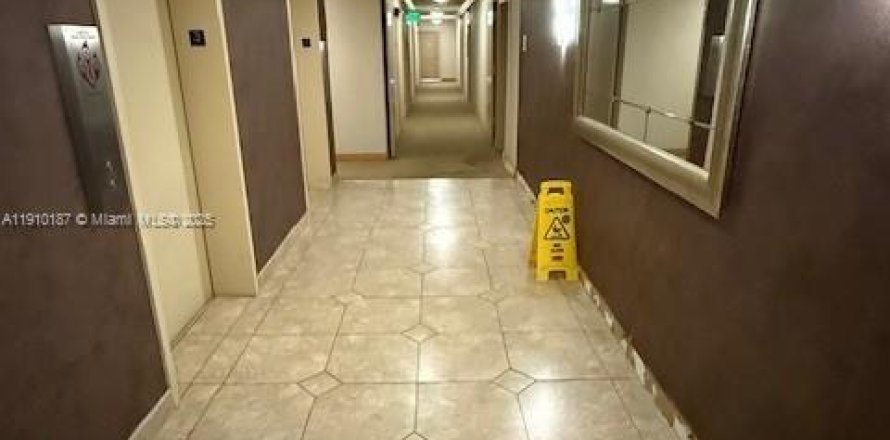 Кондоминиум с 1 спальней в Авентура, Флорида № 1966118