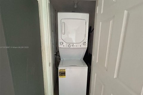Condo in Miami, Florida, 2 bedrooms № 1777745 - photo 11