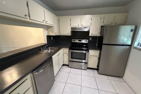 Condo in Miami, Florida, 2 bedrooms № 1777745 - photo 2