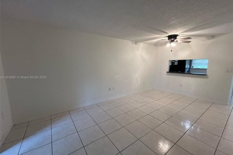 Condo in Miami, Florida, 2 bedrooms № 1777745 - photo 3
