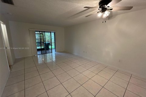 Condo in Miami, Florida, 2 bedrooms № 1777745 - photo 5