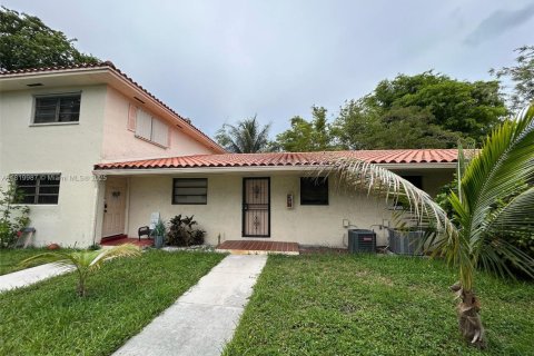 Condo in Miami, Florida, 2 bedrooms № 1777745 - photo 1