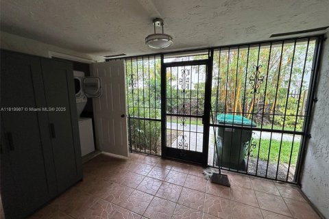 Condo in Miami, Florida, 2 bedrooms № 1777745 - photo 4