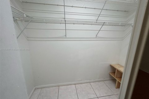 Condo in Miami, Florida, 2 bedrooms № 1777745 - photo 9