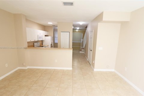 Townhouse in Homestead, Florida 3 bedrooms, 123.1 sq.m. № 1974765 - photo 10