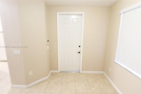 Townhouse in Homestead, Florida 3 bedrooms, 123.1 sq.m. № 1974765 - photo 3