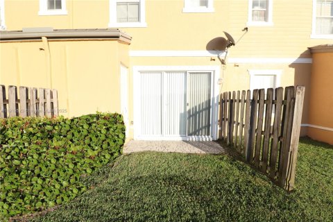 Townhouse in Homestead, Florida 3 bedrooms, 123.1 sq.m. № 1974765 - photo 26