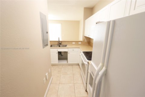 Townhouse in Homestead, Florida 3 bedrooms, 123.1 sq.m. № 1974765 - photo 6