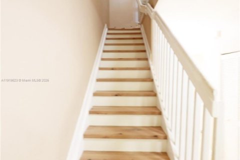 Townhouse in Homestead, Florida 3 bedrooms, 123.1 sq.m. № 1974765 - photo 14