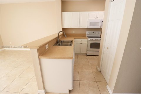 Townhouse in Homestead, Florida 3 bedrooms, 123.1 sq.m. № 1974765 - photo 8