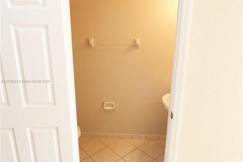 Townhouse in Homestead, Florida 3 bedrooms, 123.1 sq.m. № 1974765 - photo 13