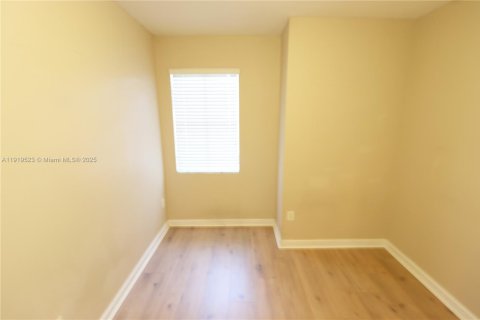 Townhouse in Homestead, Florida 3 bedrooms, 123.1 sq.m. № 1974765 - photo 22