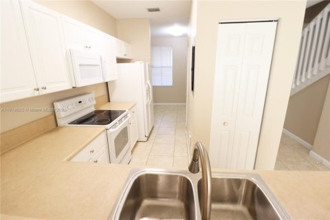 Townhouse in Homestead, Florida 3 bedrooms, 123.1 sq.m. № 1974765 - photo 7