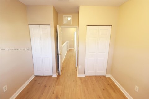 Townhouse in Homestead, Florida 3 bedrooms, 123.1 sq.m. № 1974765 - photo 25