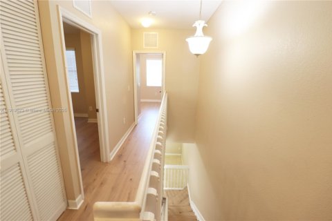 Townhouse in Homestead, Florida 3 bedrooms, 123.1 sq.m. № 1974765 - photo 16