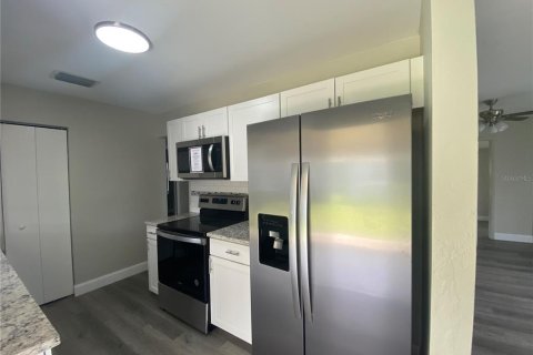 House in Port Charlotte, Florida 2 bedrooms, 79.06 sq.m. № 1578658 - photo 5