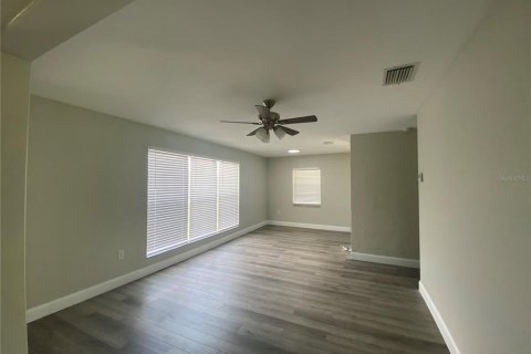 House in Port Charlotte, Florida 2 bedrooms, 79.06 sq.m. № 1578658 - photo 8
