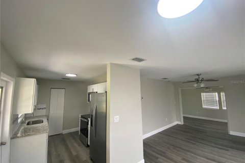 House in Port Charlotte, Florida 2 bedrooms, 79.06 sq.m. № 1578658 - photo 3