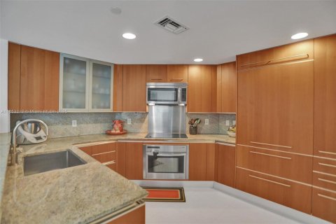 Condo in Miami, Florida, 2 bedrooms  № 1888907 - photo 20