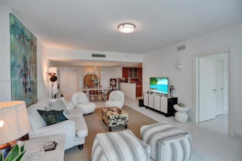 Condo in Miami, Florida, 2 bedrooms  № 1888907 - photo 16