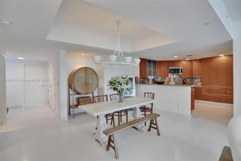 Condo in Miami, Florida, 2 bedrooms  № 1888907 - photo 17