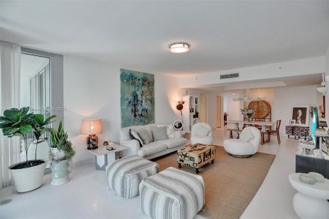 Condo in Miami, Florida, 2 bedrooms  № 1888907 - photo 14