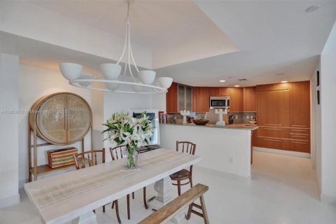 Condo in Miami, Florida, 2 bedrooms  № 1888907 - photo 18
