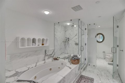 Condo in Miami, Florida, 2 bedrooms  № 1888907 - photo 4