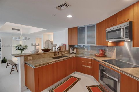 Condo in Miami, Florida, 2 bedrooms  № 1888907 - photo 21