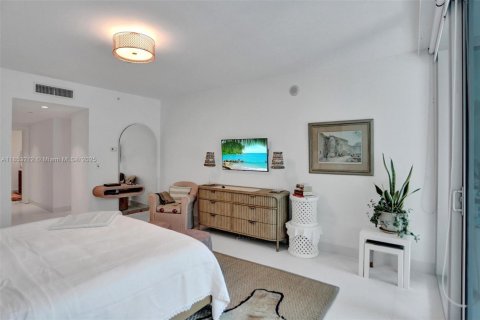 Condo in Miami, Florida, 2 bedrooms  № 1888907 - photo 25