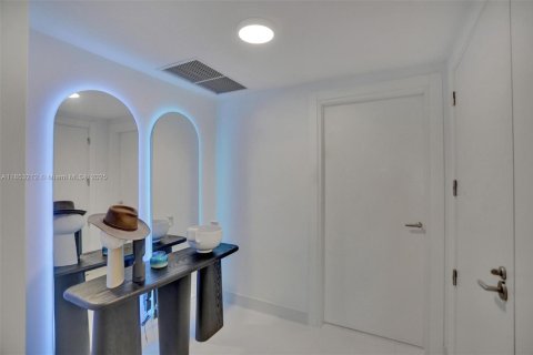 Condo in Miami, Florida, 2 bedrooms  № 1888907 - photo 5