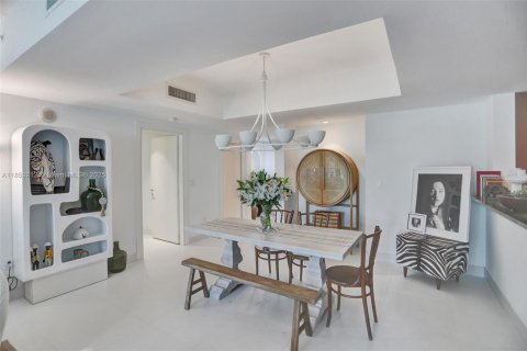 Condo in Miami, Florida, 2 bedrooms  № 1888907 - photo 2