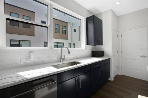 Touwnhouse à louer à Tampa, Floride: 3 chambres, 214.98 m2 № 2166752 - photo 6