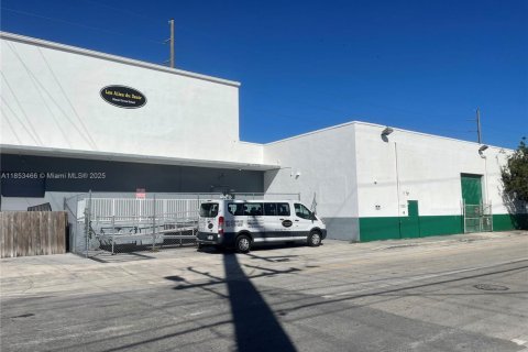 Commercial property in Miami, Florida № 1979921 - photo 3