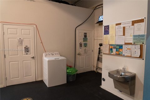 Commercial property in Miami, Florida № 1979921 - photo 26