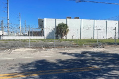 Commercial property in Miami, Florida № 1979921 - photo 13